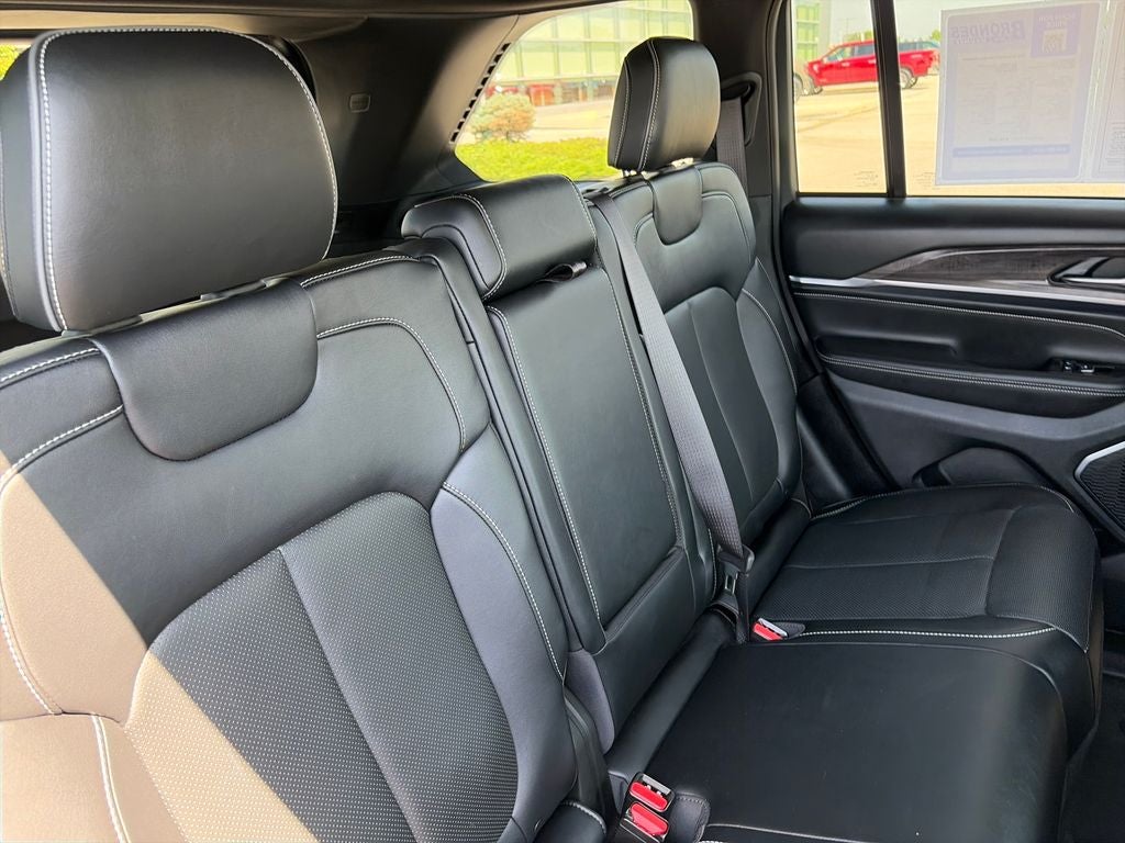 2022 Jeep Grand Cherokee Overland