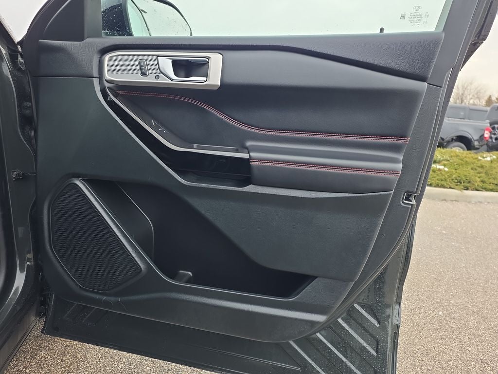 2024 Ford Explorer ST-Line