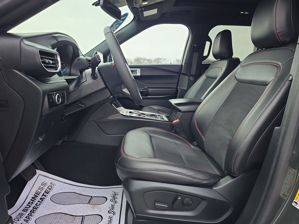 2024 Ford Explorer ST-Line