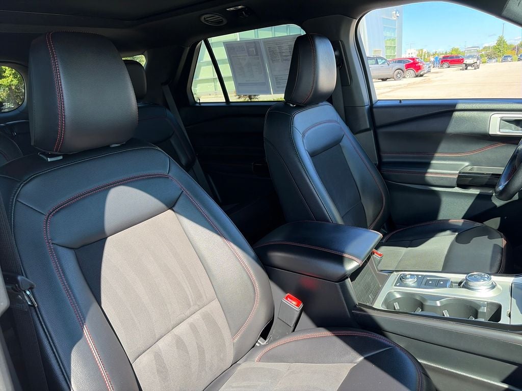 2024 Ford Explorer ST-Line