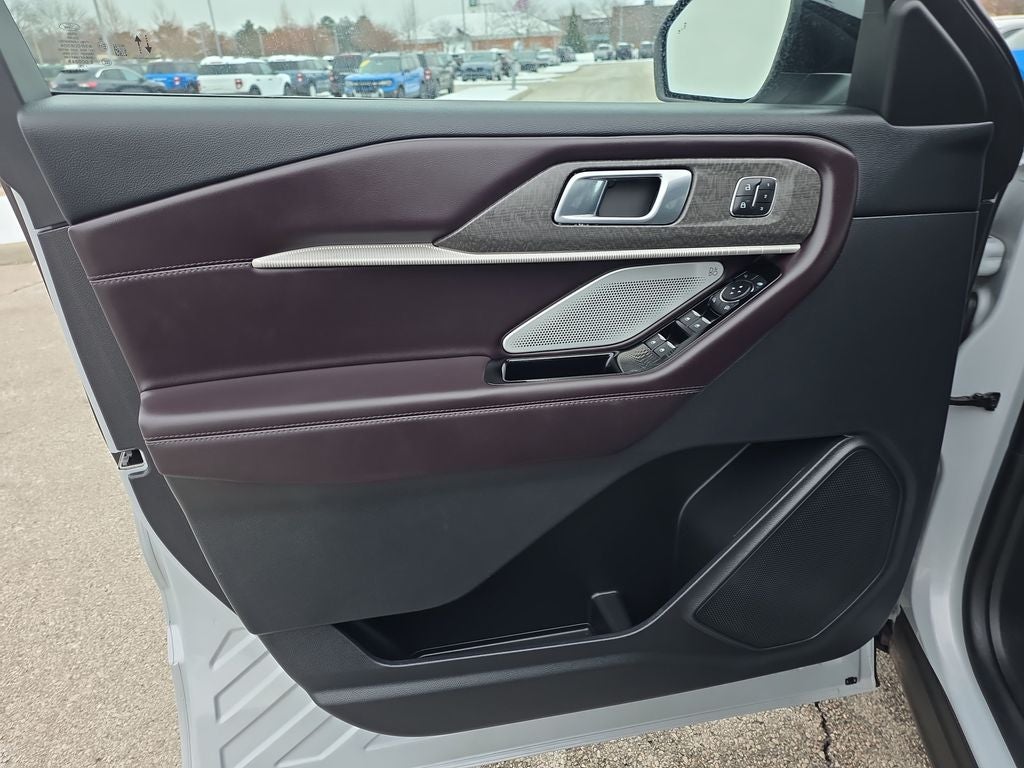 2025 Ford Explorer Platinum