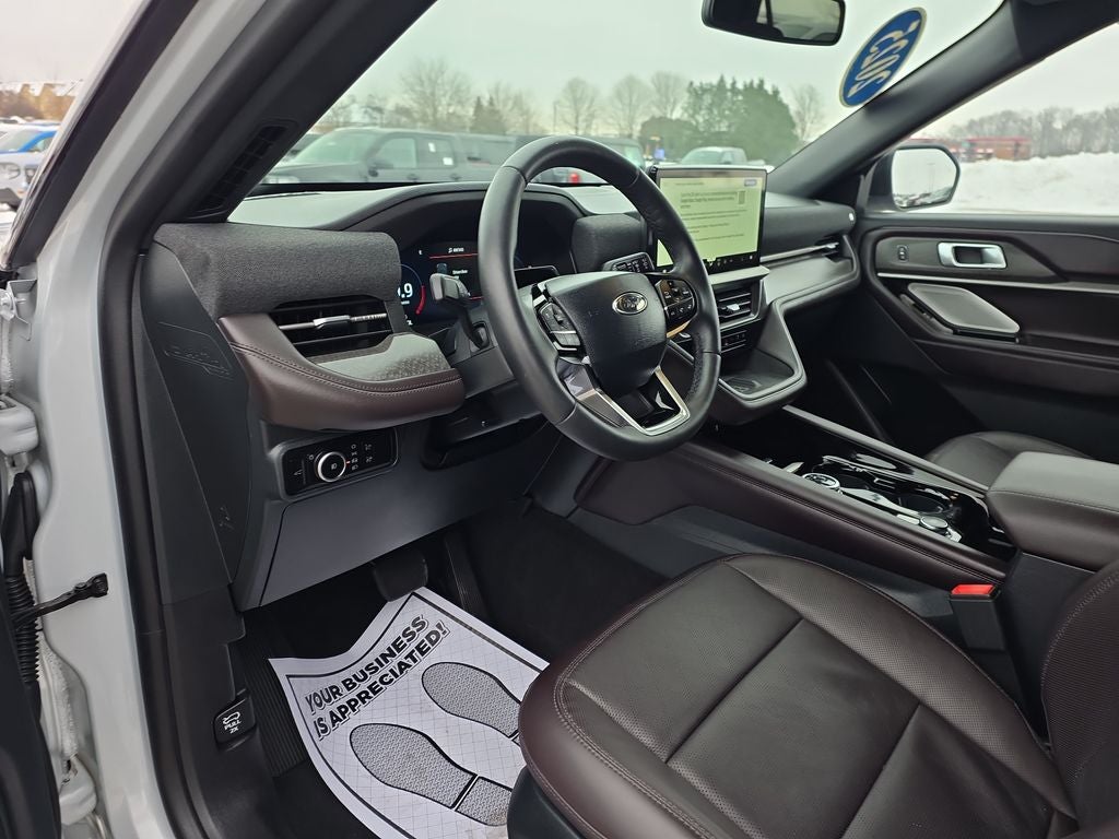 2025 Ford Explorer Platinum