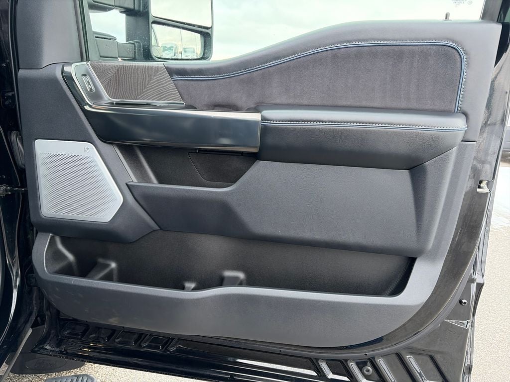 2025 Ford F-350SD Platinum DRW