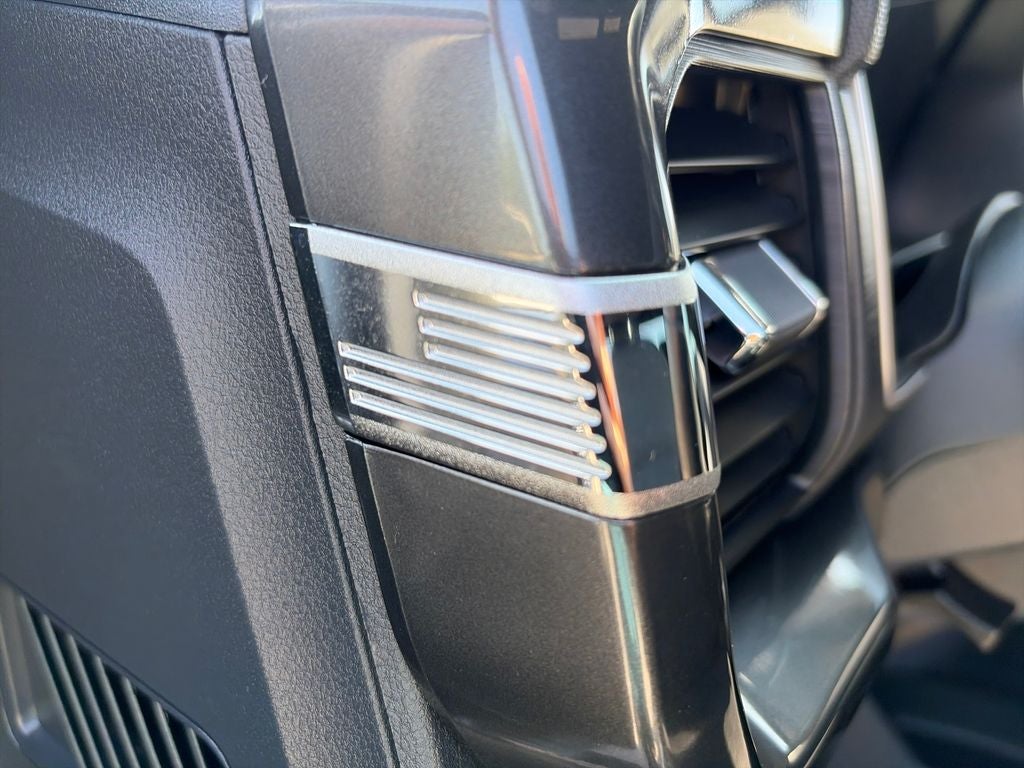 2023 Ford F-150 XLT V8 5.0