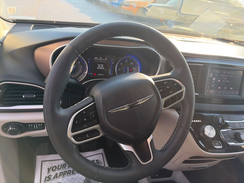 2023 Chrysler Voyager LX