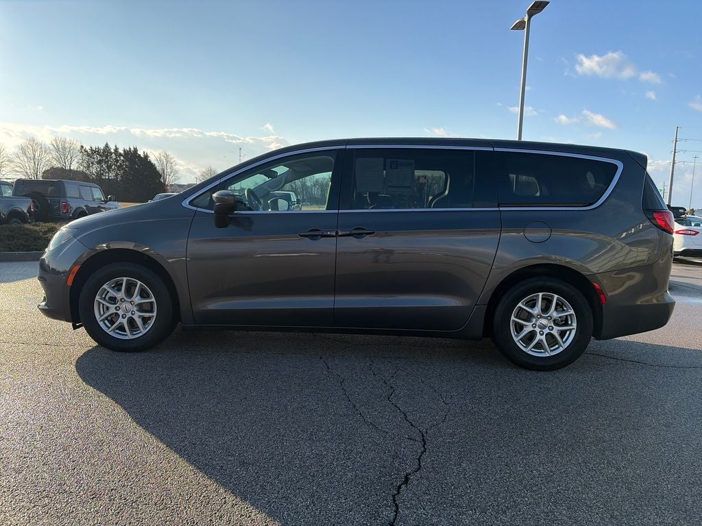 2023 Chrysler Voyager LX
