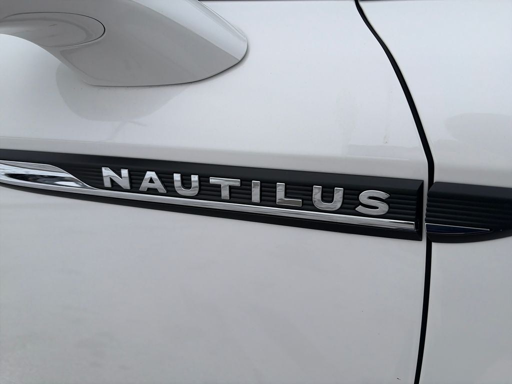 2022 Lincoln Nautilus Standard