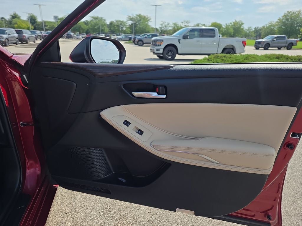 2019 Toyota Avalon Hybrid XLE Plus