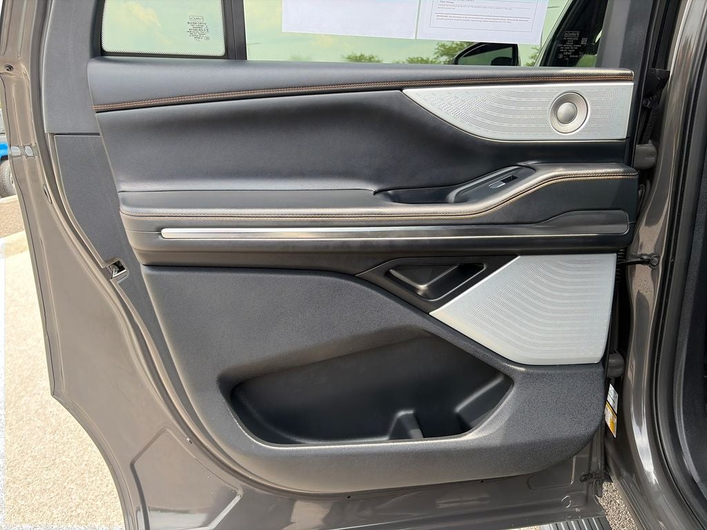 2025 Lincoln Navigator L Black Label