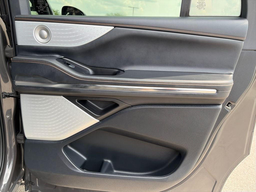 2025 Lincoln Navigator L Black Label