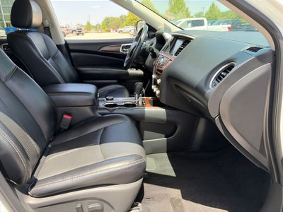 2017 Nissan Pathfinder Platinum 1 owner