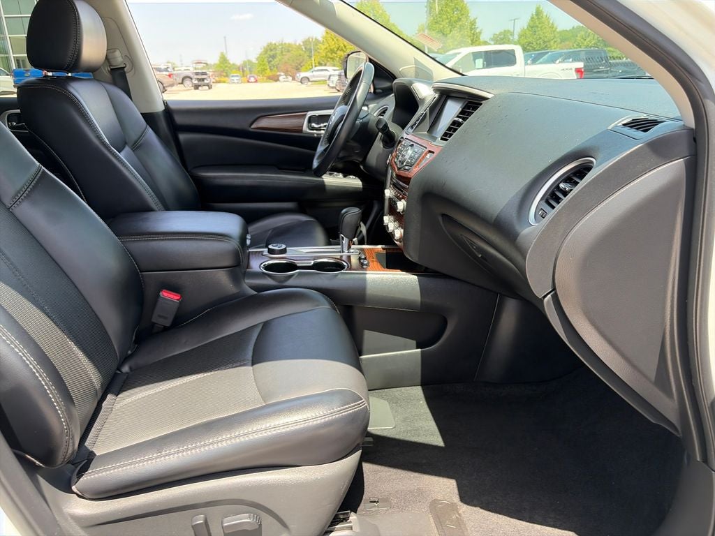 2017 Nissan Pathfinder Platinum 1 owner