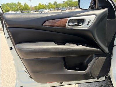 2017 Nissan Pathfinder Platinum 1 owner
