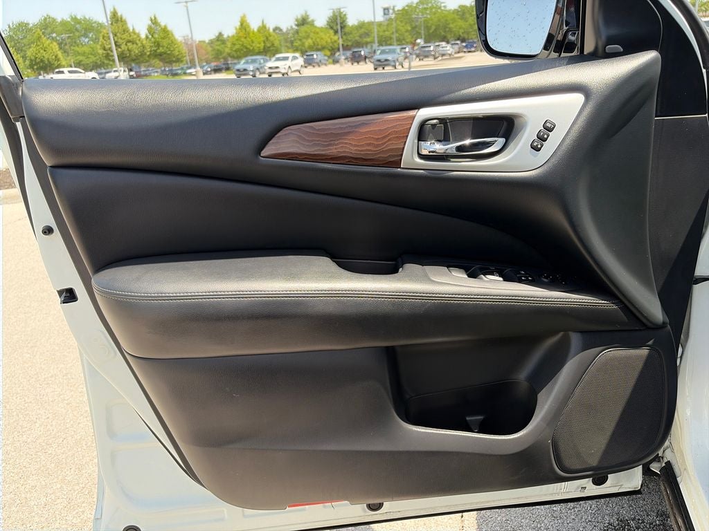 2017 Nissan Pathfinder Platinum 1 owner