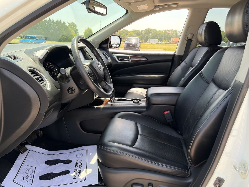 2017 Nissan Pathfinder Platinum 1 owner
