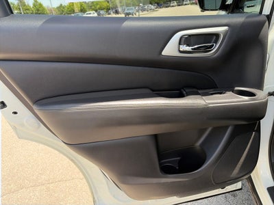 2017 Nissan Pathfinder Platinum 1 owner