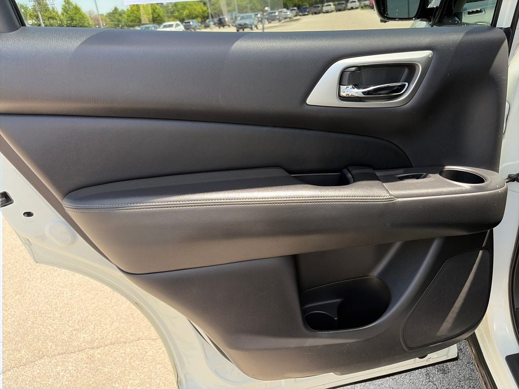2017 Nissan Pathfinder Platinum 1 owner