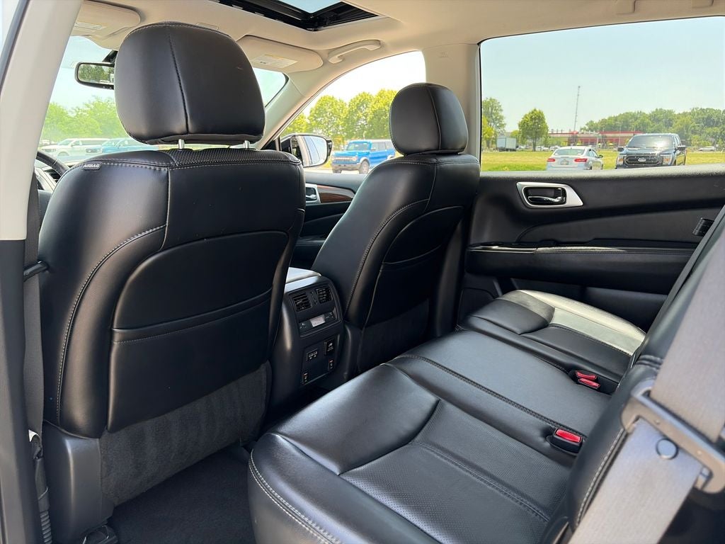 2017 Nissan Pathfinder Platinum 1 owner