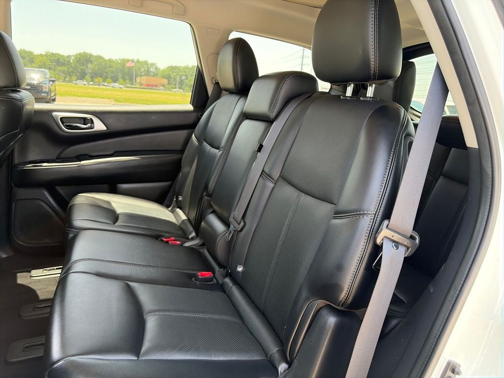 2017 Nissan Pathfinder Platinum 1 owner