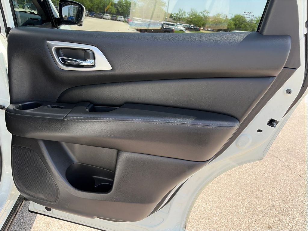 2017 Nissan Pathfinder Platinum 1 owner