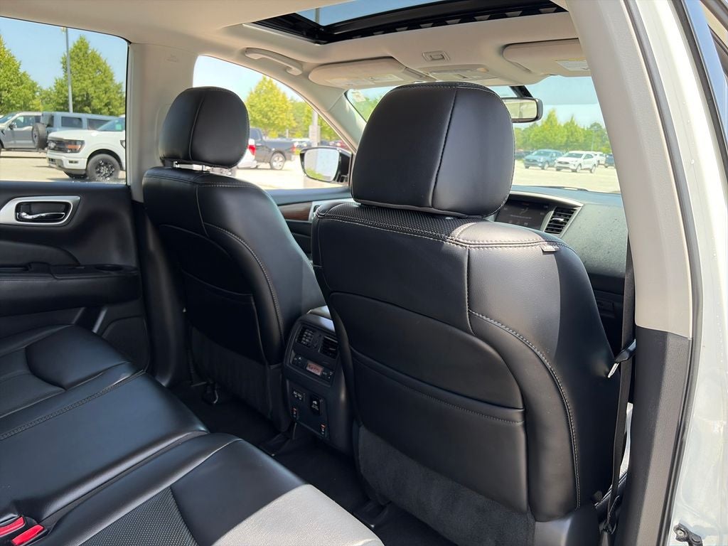 2017 Nissan Pathfinder Platinum 1 owner