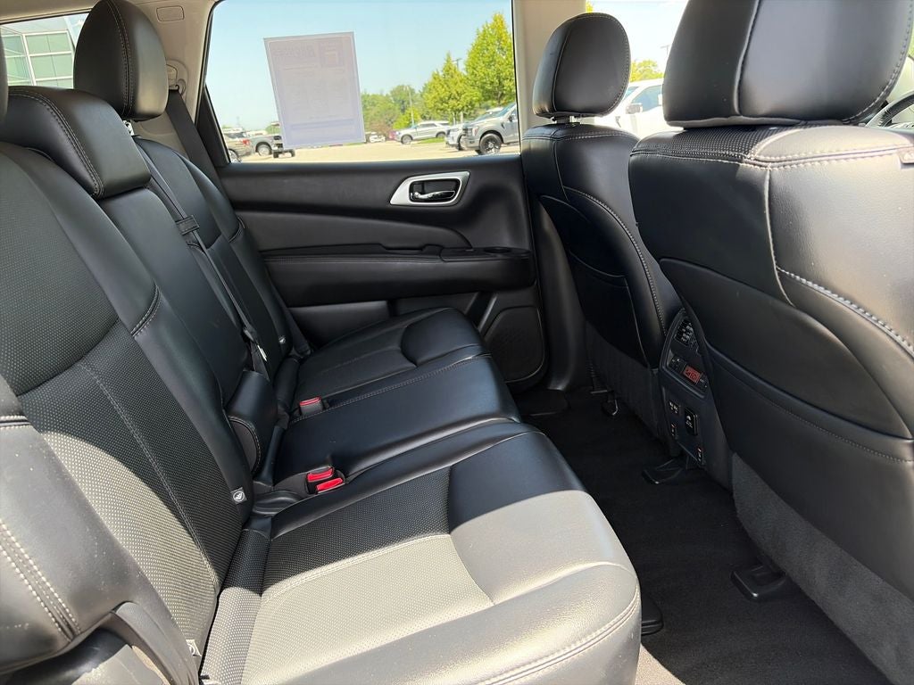 2017 Nissan Pathfinder Platinum 1 owner