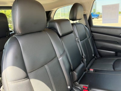 2017 Nissan Pathfinder Platinum 1 owner