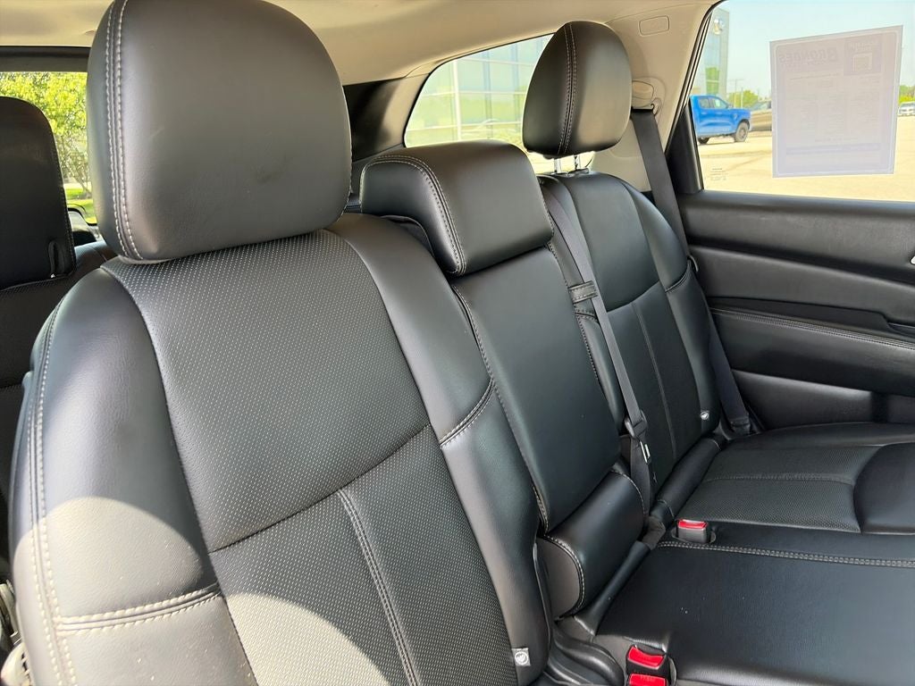 2017 Nissan Pathfinder Platinum 1 owner