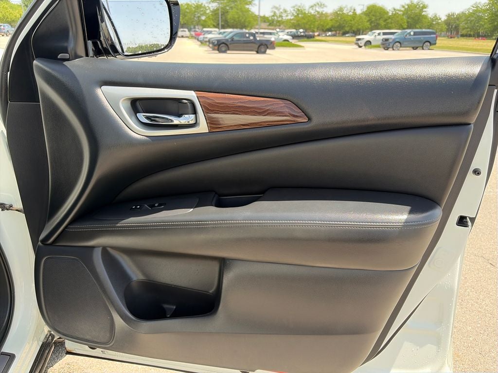 2017 Nissan Pathfinder Platinum 1 owner