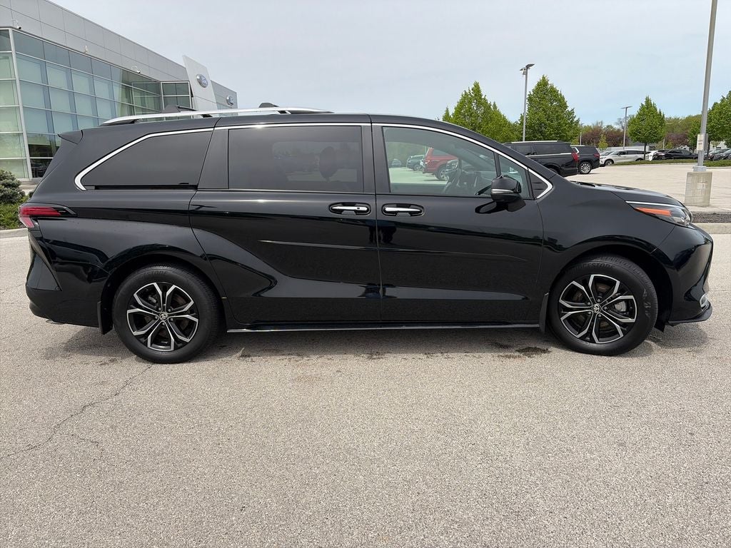 2025 Toyota Sienna Platinum 7 Passenger
