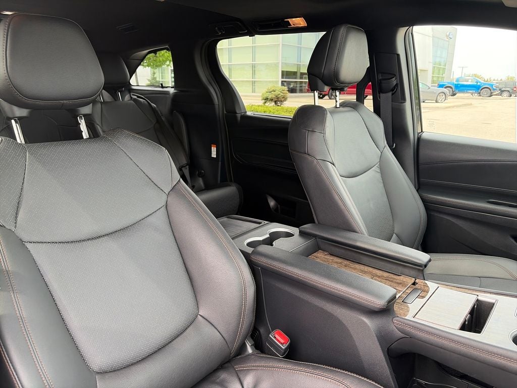 2025 Toyota Sienna Platinum 7 Passenger