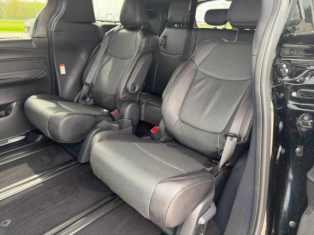 2025 Toyota Sienna Platinum 7 Passenger
