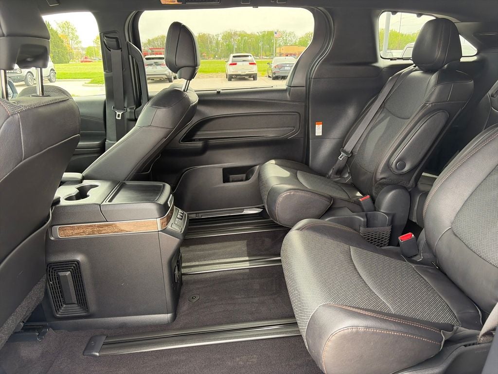2025 Toyota Sienna Platinum 7 Passenger