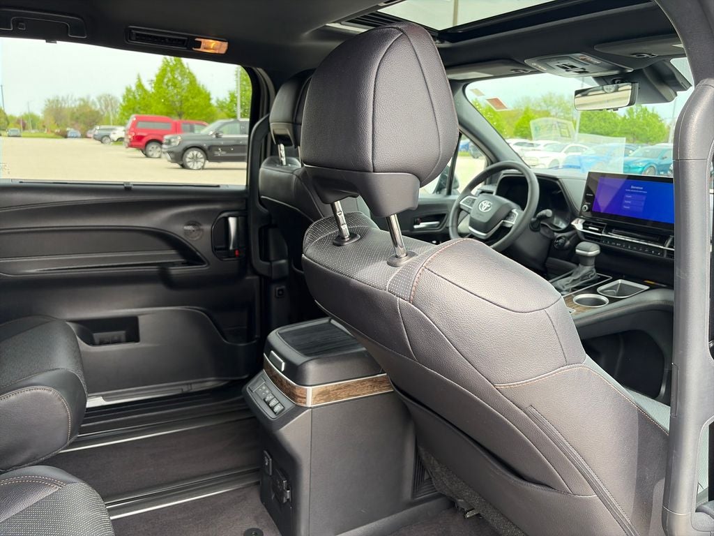 2025 Toyota Sienna Platinum 7 Passenger