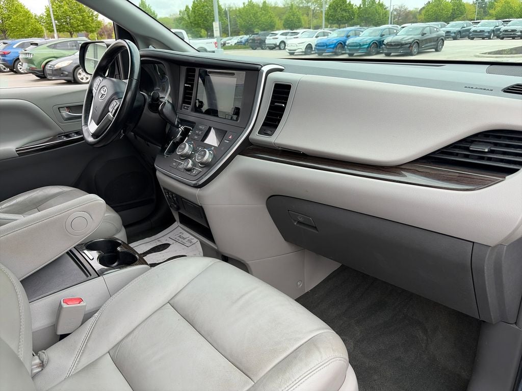 2015 Toyota Sienna XLE 8 Passenger