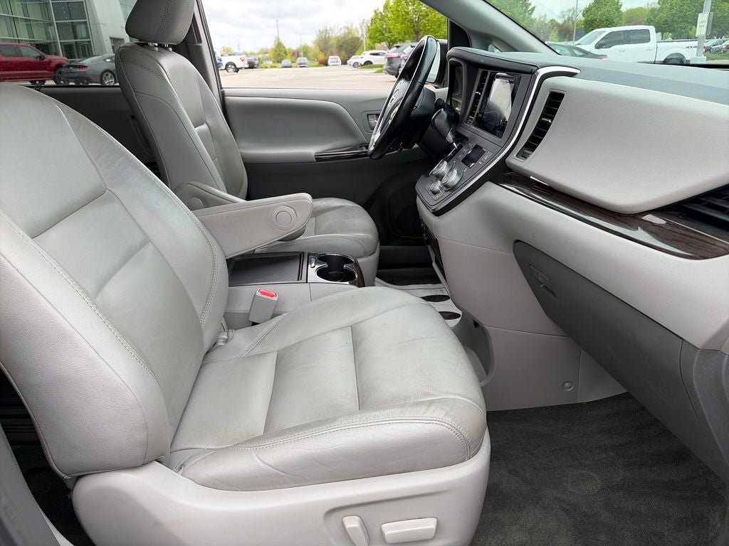 2015 Toyota Sienna XLE 8 Passenger