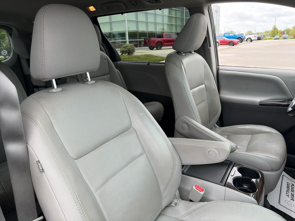 2015 Toyota Sienna XLE 8 Passenger