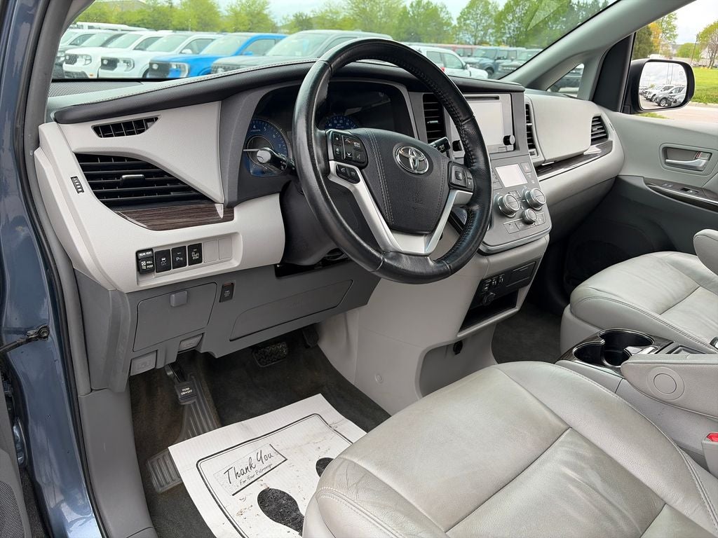 2015 Toyota Sienna XLE 8 Passenger