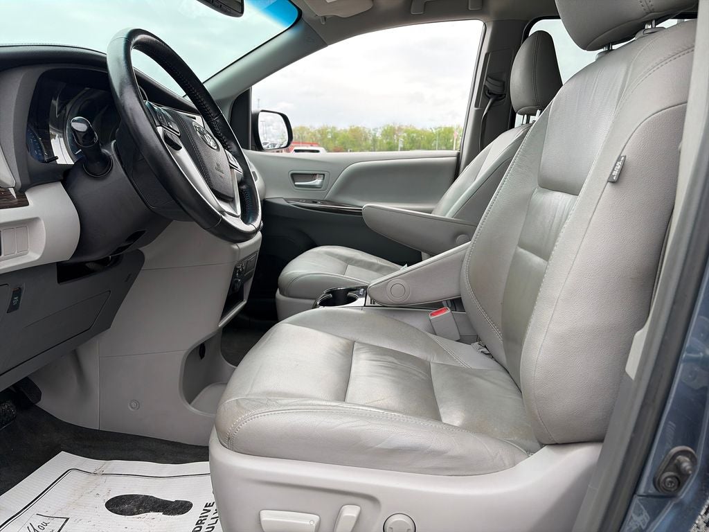 2015 Toyota Sienna XLE 8 Passenger