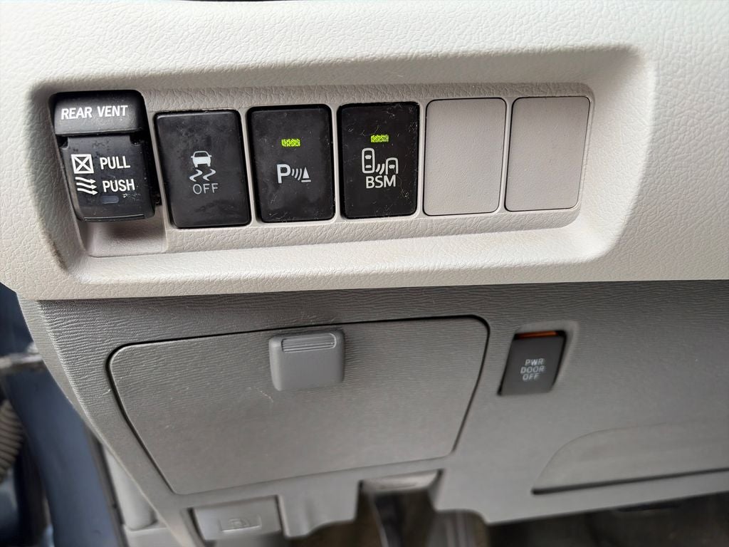 2015 Toyota Sienna XLE 8 Passenger