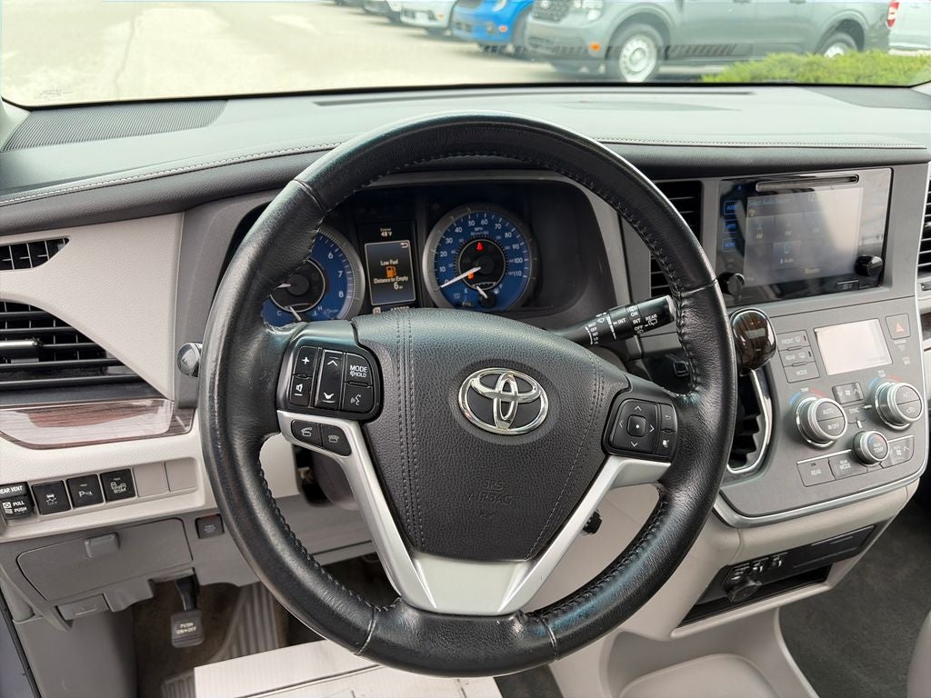 2015 Toyota Sienna XLE 8 Passenger