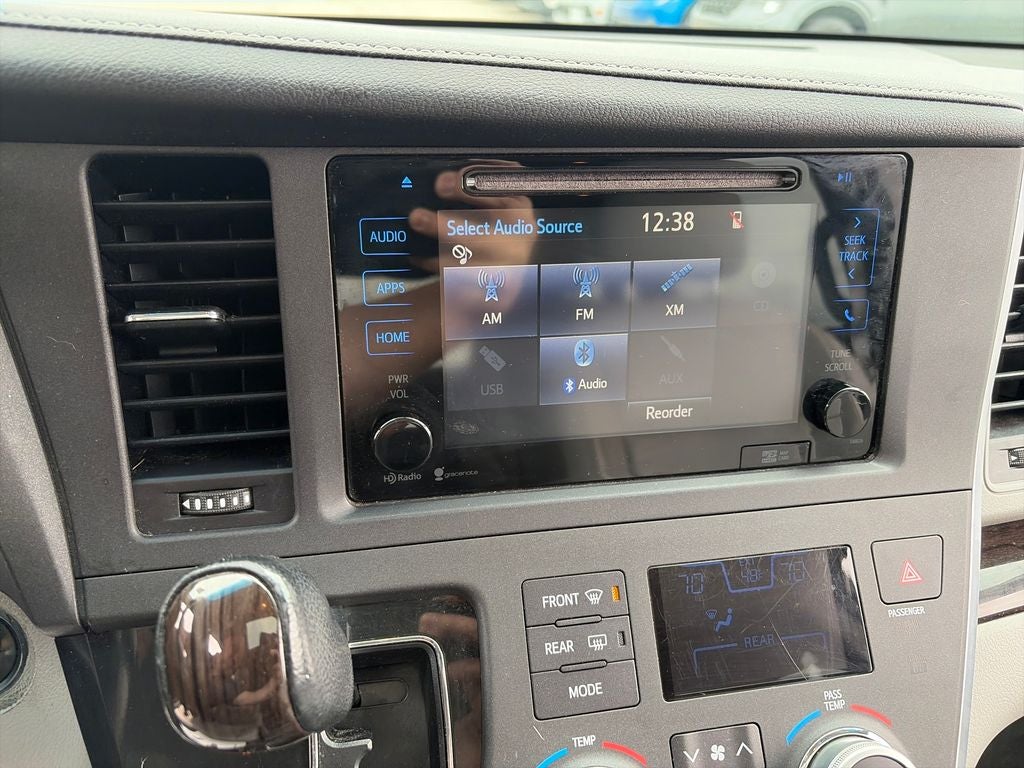 2015 Toyota Sienna XLE 8 Passenger
