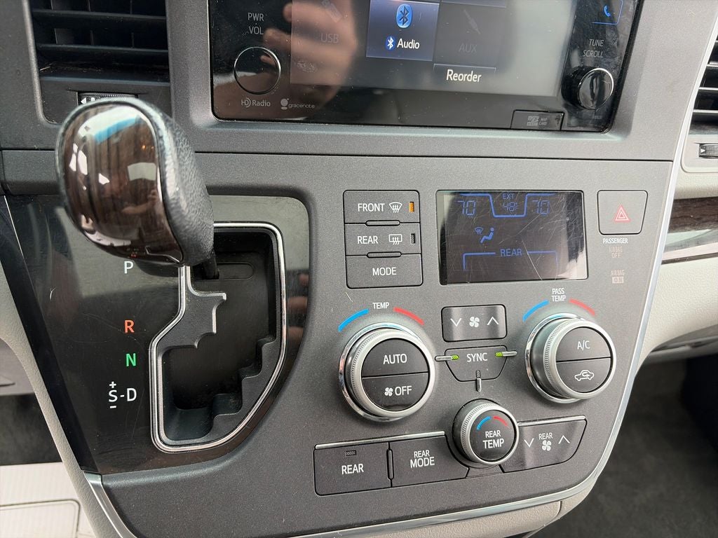 2015 Toyota Sienna XLE 8 Passenger