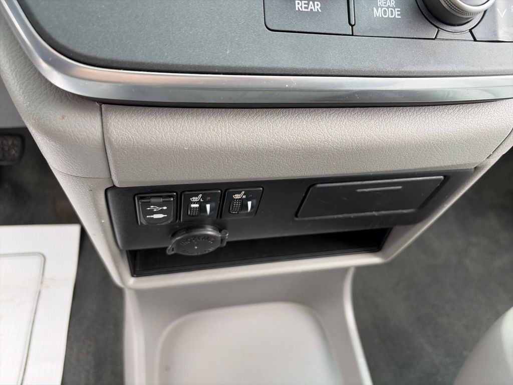2015 Toyota Sienna XLE 8 Passenger