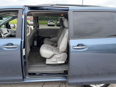 2015 Toyota Sienna XLE 8 Passenger