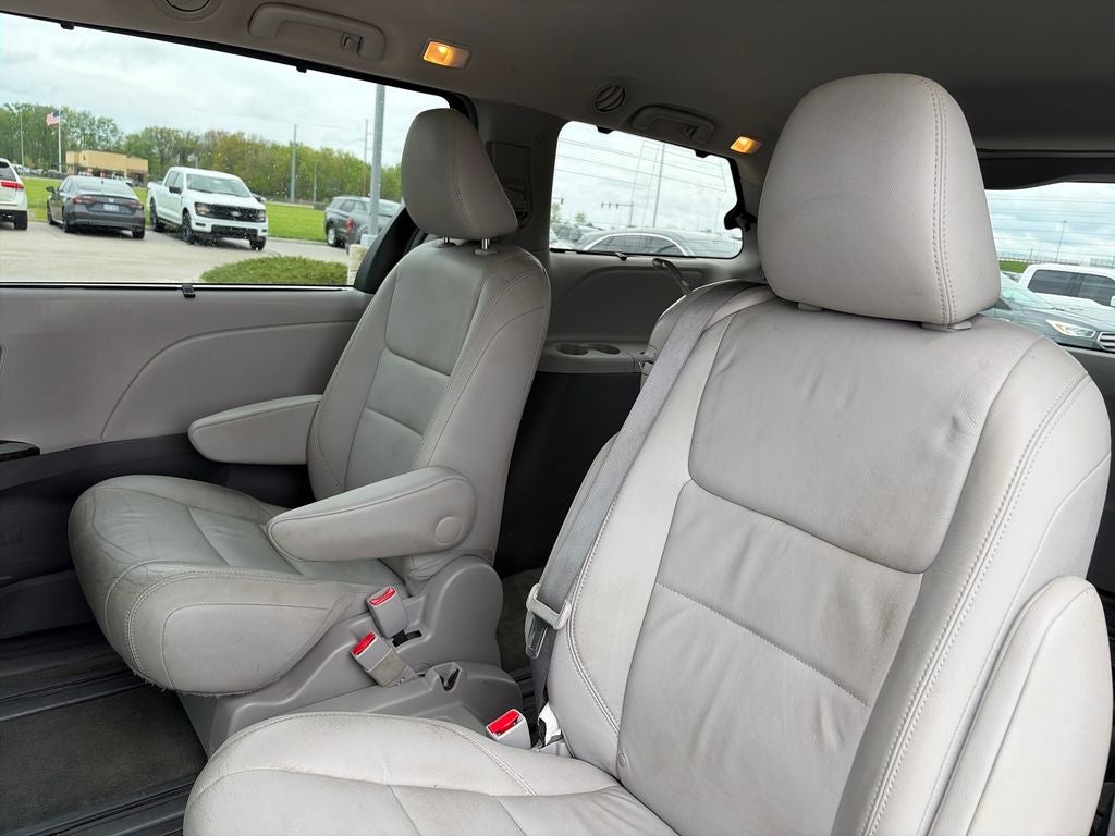 2015 Toyota Sienna XLE 8 Passenger