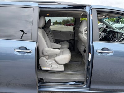 2015 Toyota Sienna XLE 8 Passenger