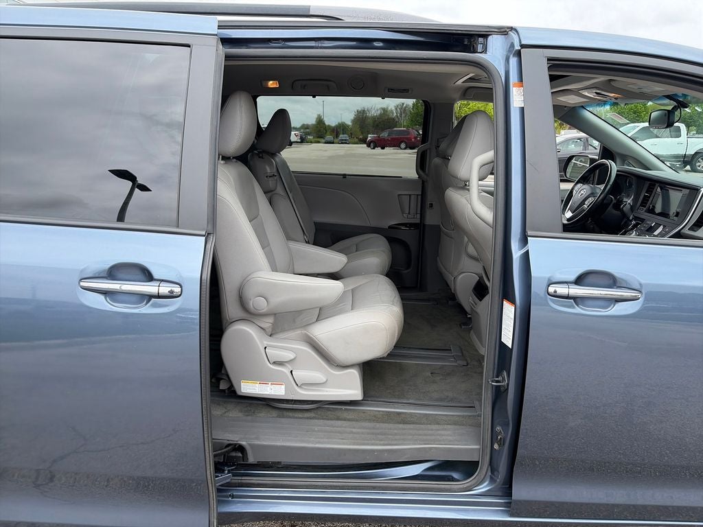2015 Toyota Sienna XLE 8 Passenger