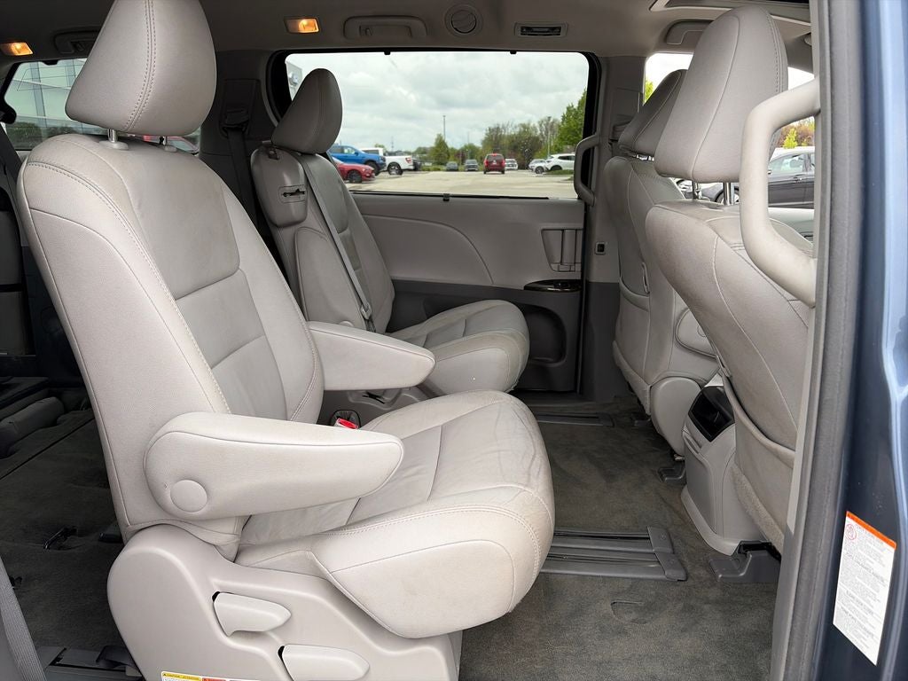 2015 Toyota Sienna XLE 8 Passenger