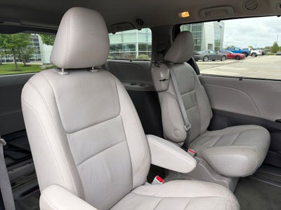 2015 Toyota Sienna XLE 8 Passenger